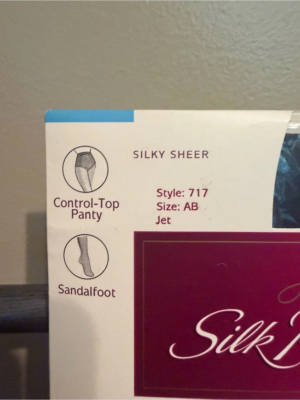 Hanes Silk Reflections Sheer Control-Top Pantyhose in Jet (Black)